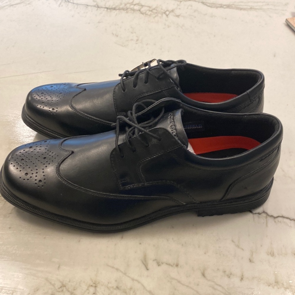 Black Leather Brogue Shoe - Rockport - Mens U12 - Never Worn
